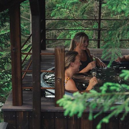 Hyssna Forest Resort Exterior foto